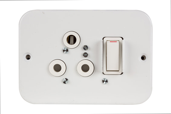Crabtree Industrial 16A White Single Socket 119x83mm
